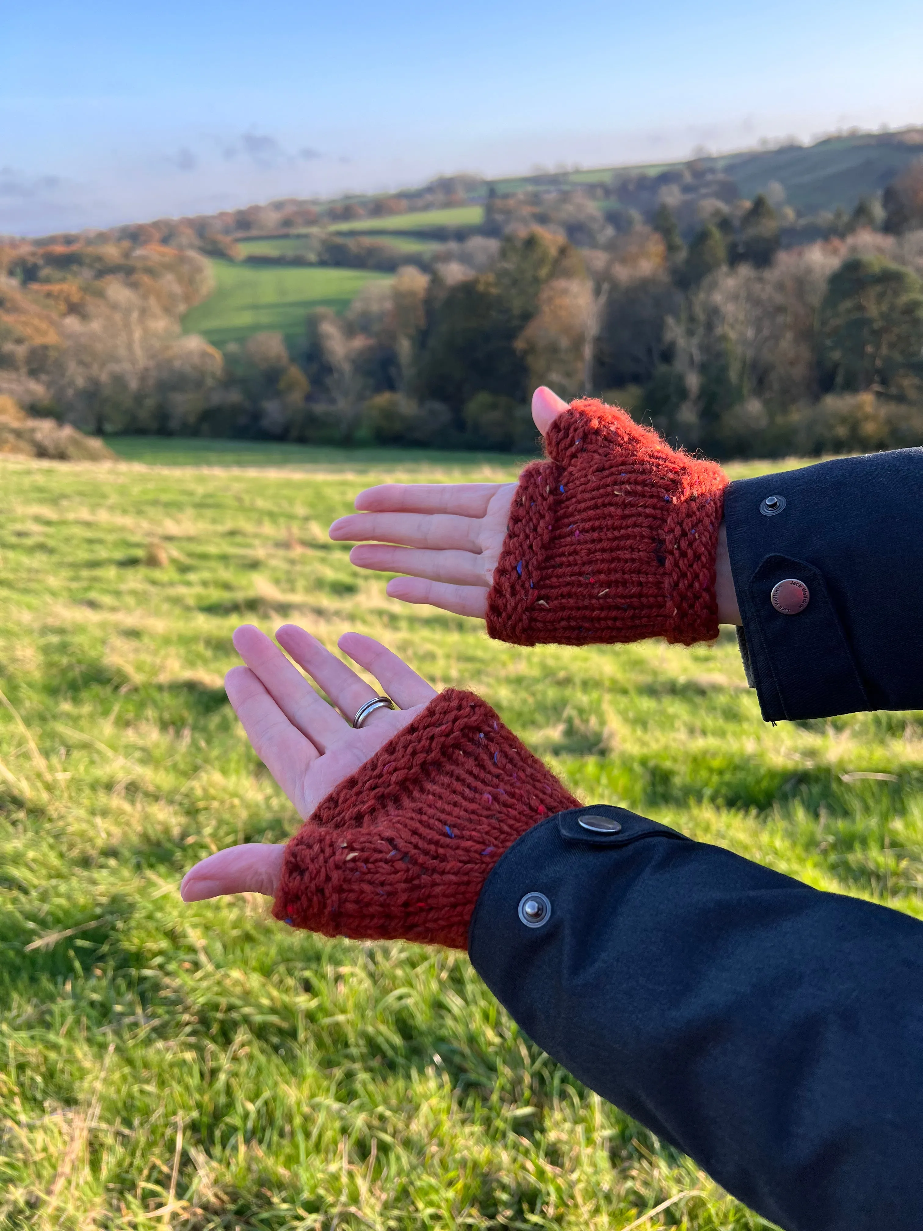 Knitting Kit: Magic Loop Mitts in BC Garn Hamelton Tweed 2 Chunky GOTS certified organic yarn